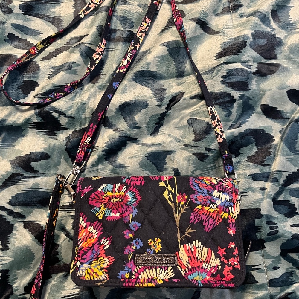 Vera Bradley cross body/wristlet
